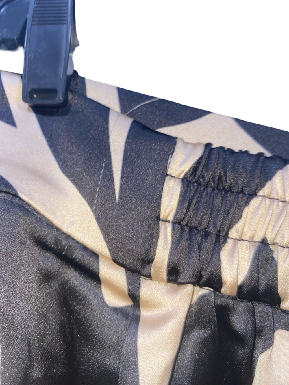 House of Harlow 1960 Black & Cream Wide Leg Graphic Pants - Picture 7 of 10